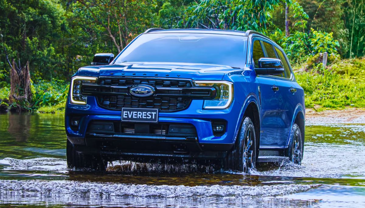 New Ford Endeavor 2025 - Top-End SUV Unveiled in India"