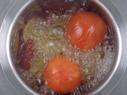Momos Chutney Recipe in Hindi Spicy Momos Chutney Recipe, Homemade Red Chutney, Easy Momos Chutney, Tangy Garlic Chutney, Authentic Momos Chutney