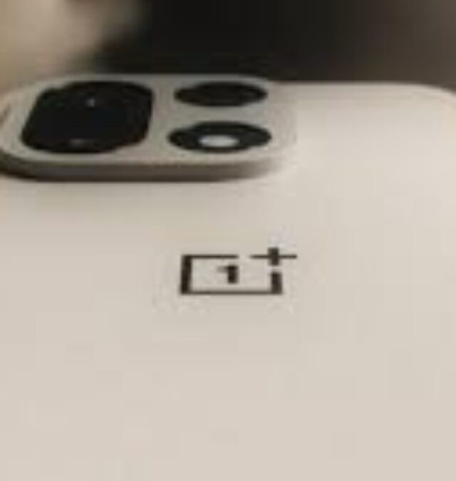 OnePlus 15 Creates a Storm! ₹5,000 Power Banks Fail Before Its 7,300mAh Battery and Rocket Charging