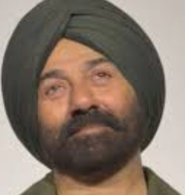 Sunny Deol Breaks Down at Border 2 Teaser Launch, Emotional Moment Leaves Fans in Tears