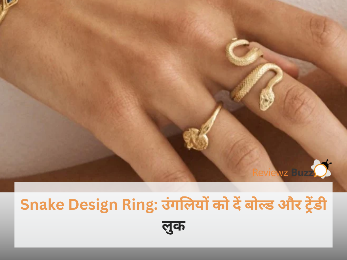 एक महिला की सुंदर उंगलियों में पहनी हुई हीरे और एंटीक सिल्वर फिनिश वाली शानदार Snake Design Ring का क्लोज-अप शॉट।