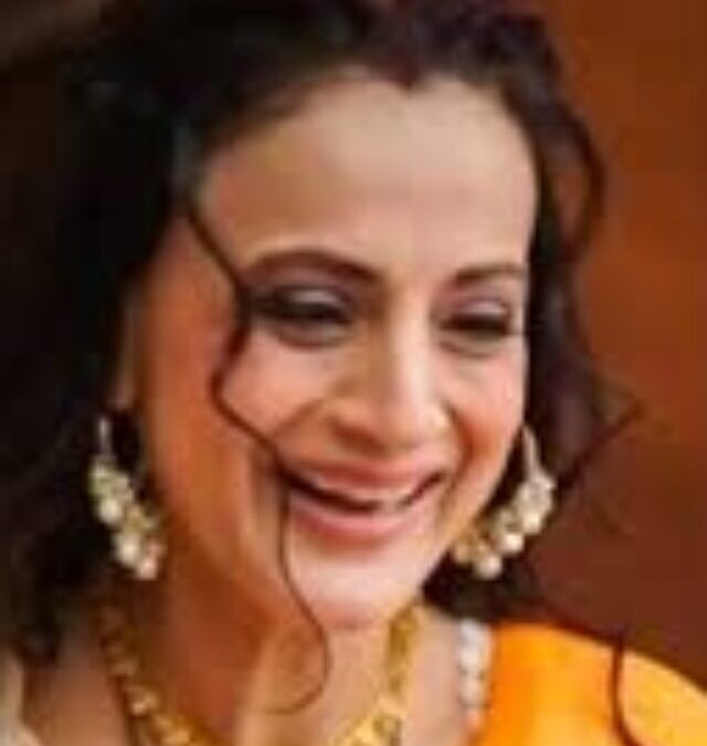 Bobby Deol Faces Fan Threat After Hugging Ameesha Patel Sparks Public Drama